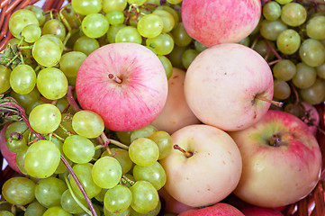 Image showing apples and grapes