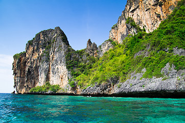 Image showing rocks and sea 