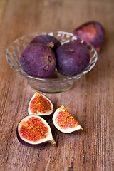 Image showing bowl with fresh figs 