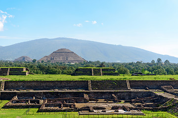 Image showing Pyramid of the Moon and the pyramid of the Sun in the city of Te