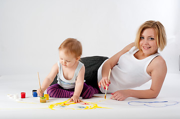 Image showing Pretty young mother and daughter drawing