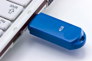 Image showing Laptop and flash pen drive arranged on table