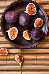 Image showing  fresh figs in a plate 