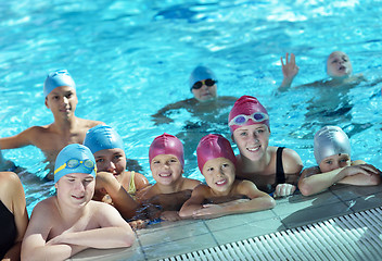 Image showing happy children group  at swimming pool