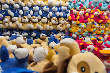 Image showing Stuffed animals inside a vending machine