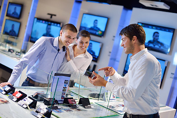 Image showing people buy  in consumer electronics store