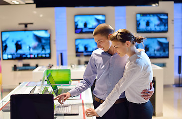 Image showing people buy  in consumer electronics store