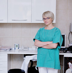 Image showing veterinarian and assistant in a small animal clinic