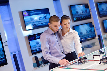 Image showing people buy  in consumer electronics store