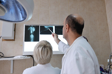 Image showing veterinarian and assistant in a small animal clinic