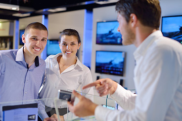 Image showing people buy  in consumer electronics store