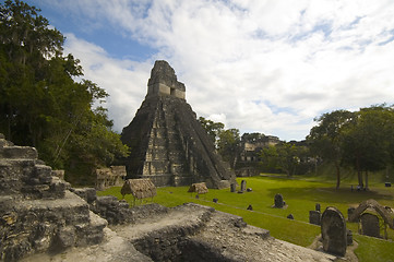 Image showing great plaza tikal guatemala