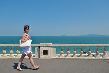 Image showing happy woman outdoor