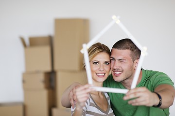 Image showing Young couple moving in new house