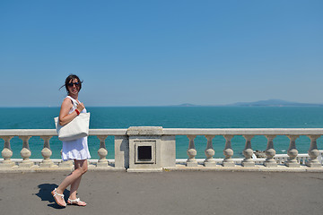 Image showing happy woman outdoor