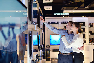 Image showing people buy  in consumer electronics store