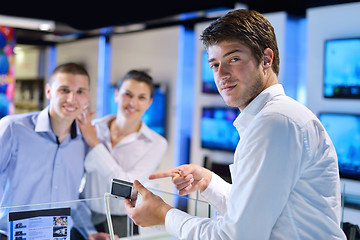 Image showing Young couple in consumer electronics store