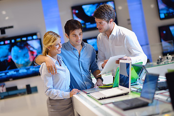 Image showing people buy  in consumer electronics store