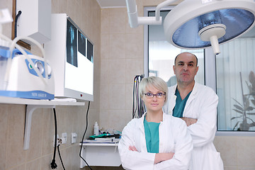 Image showing veterinarian and assistant in a small animal clinic