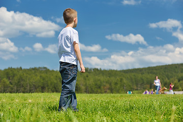 Image showing happy kids group  have fun in nature