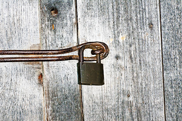 Image showing padlock of an old barn