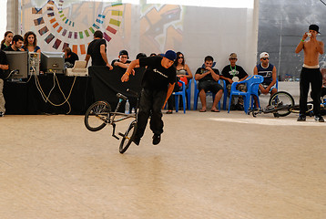 Image showing Jesse Puente in the Flatland Field Control'07