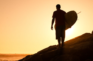 Image showing Surfer watching the waves