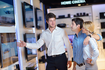 Image showing people buy  in consumer electronics store