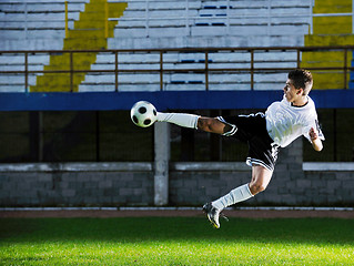 Image showing football player in action