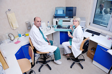 Image showing veterinarian and assistant in a small animal clinic