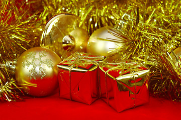 Image showing Tinsel and baubles