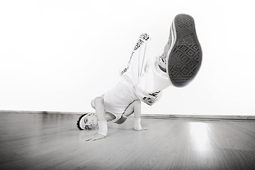 Image showing .break dancer