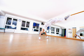 Image showing .break dancer