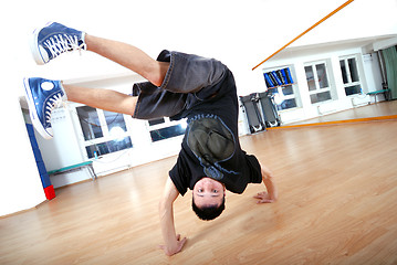 Image showing .break dancer