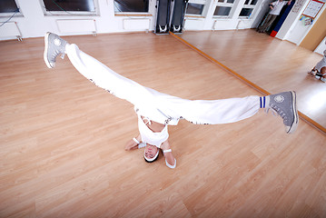 Image showing .break dancing