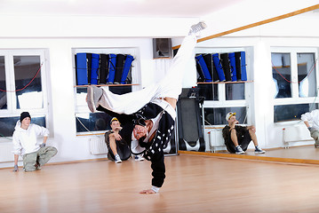 Image showing .break dancer