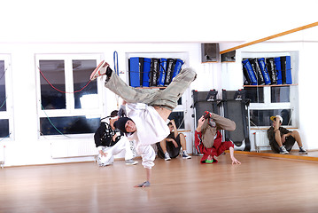 Image showing .break dancing