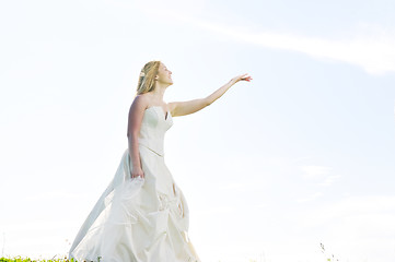 Image showing bride outdoor