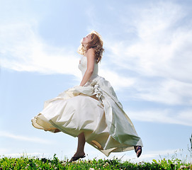 Image showing bride outdoor