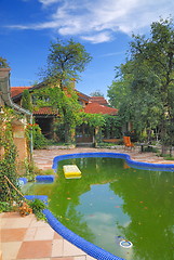 Image showing luxury house with swimming pool