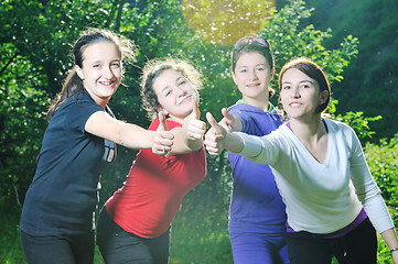 Image showing teen girls group outdoor