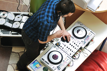 Image showing dj on party 