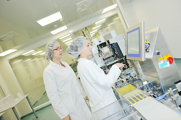 Image showing woman worker in pharmacy company