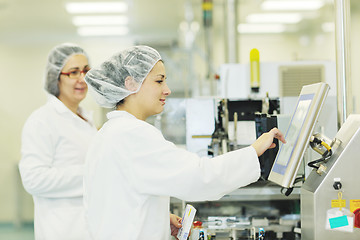Image showing woman worker in pharmacy company