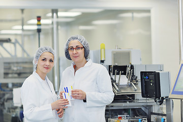 Image showing woman worker in pharmacy company