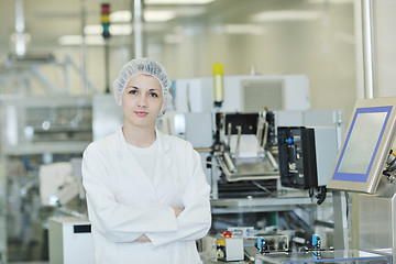 Image showing woman worker in pharmacy company