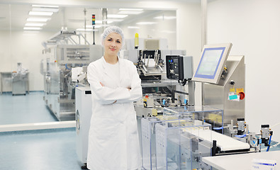 Image showing woman worker in pharmacy company