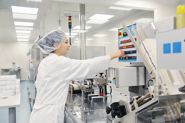 Image showing woman worker in pharmacy company