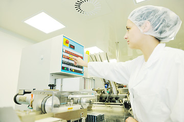 Image showing woman worker in pharmacy company