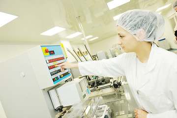 Image showing woman worker in pharmacy company